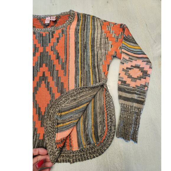 Love on a Hanger Women's Aztek Sweater SZ Medium - Picture 4 of 6